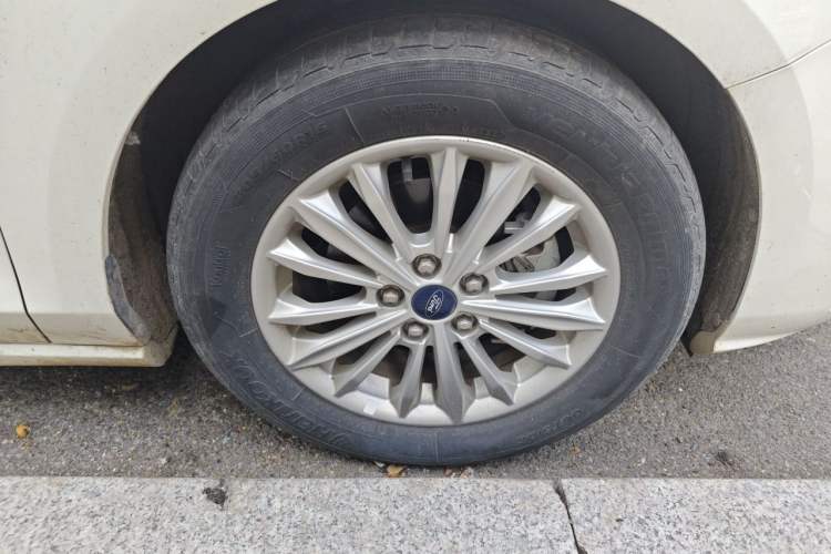 Used Ford Focus 2020 Sedan 1.5L Automatic Sharp Edition Right Front Wheel Hub