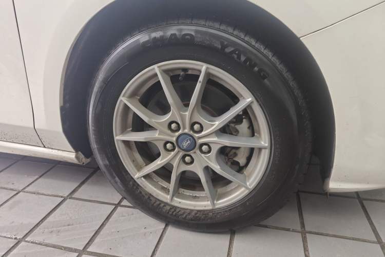 Used Ford Focus 2020 Hatchback EcoBoost 180 Automatic Trend Edition Right Front Wheel Hub