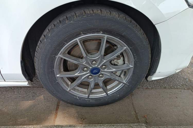 Used Ford Focus 2020 Hatchback EcoBoost 180 Automatic Trend Edition Right Front Wheel Hub