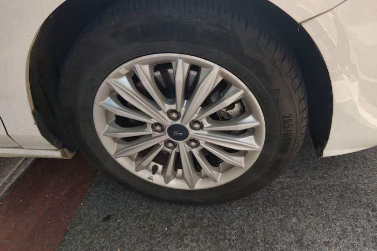 Used Ford Focus 2020 Sedan EcoBoost 180 Automatic Trend Edition Right Front Wheel Hub
