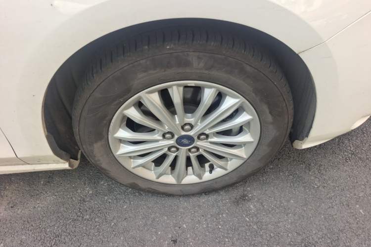 Used Ford Focus 2020 Sedan EcoBoost 180 Automatic Trend Edition Right Front Wheel Hub