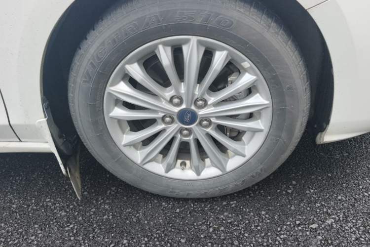 Used Ford Focus 2020 Sedan EcoBoost 180 Automatic Trend Edition Right Front Wheel Hub