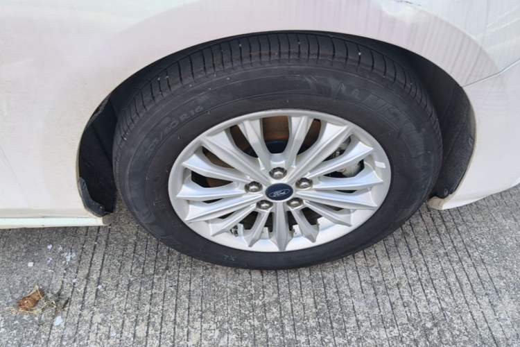 Used Ford Focus 2020 Sedan EcoBoost 180 Automatic Trend Edition Right Front Wheel Hub