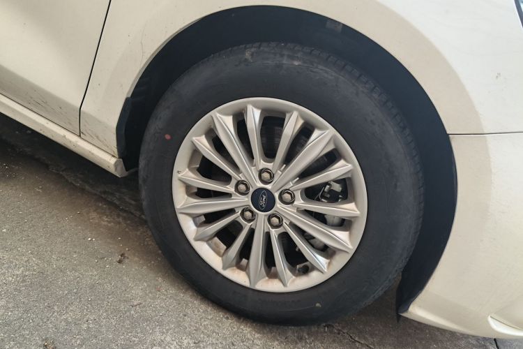 Used Ford Focus 2020 Sedan EcoBoost 180 Automatic Trend Edition Right Front Wheel Hub