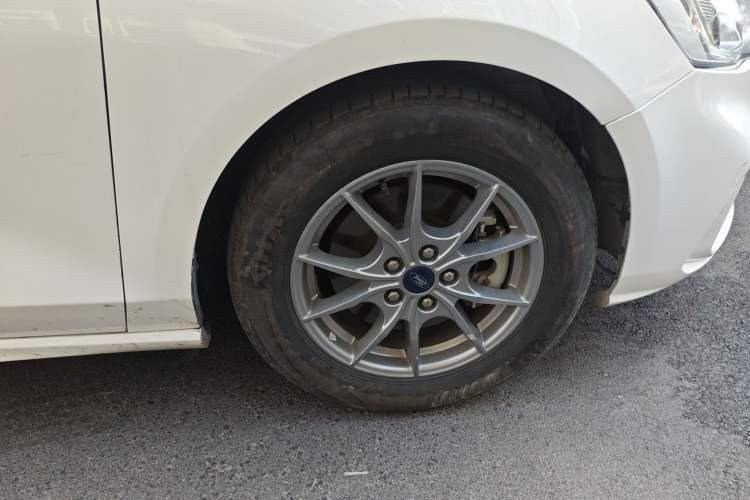 Used Ford Focus 2020 Hatchback EcoBoost 180 Automatic Trend Edition Right Front Wheel Hub