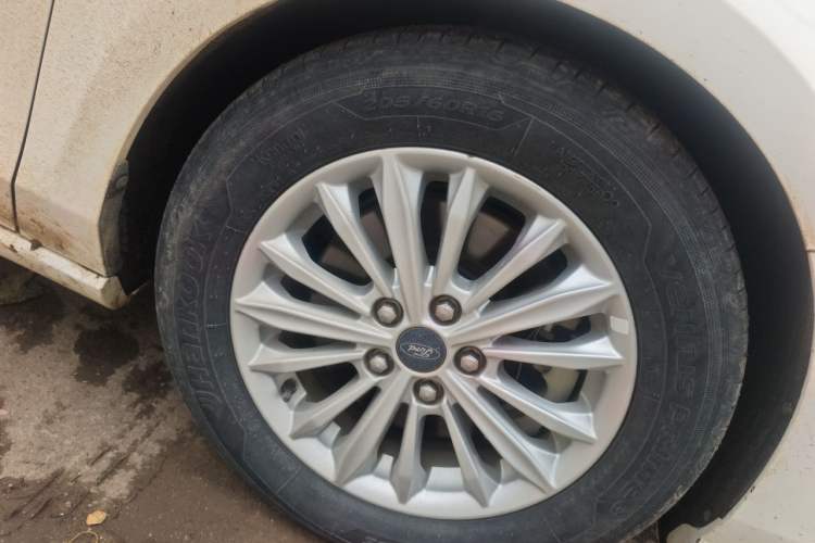 Used Ford Focus 2020 Sedan EcoBoost 180 Automatic Trend Edition Right Front Wheel Hub
