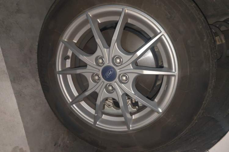 Used Ford Focus 2020 Hatchback EcoBoost 180 Automatic Trend Edition Right Front Wheel Hub