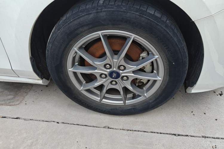 Used Ford Focus 2020 Hatchback EcoBoost 180 Automatic Trend Edition Right Front Wheel Hub