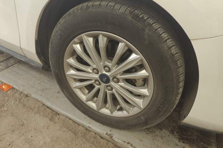 Used Ford Focus 2020 Sedan EcoBoost 180 Automatic Trend Edition Right Front Wheel Hub