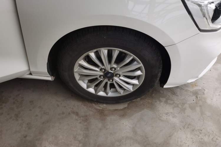 Used Ford Focus 2020 Sedan EcoBoost 180 Automatic Trend Edition Right Front Wheel Hub
