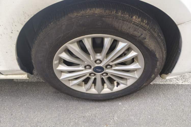 Used Ford Focus 2020 Sedan EcoBoost 180 Automatic Trend Edition Right Front Wheel Hub