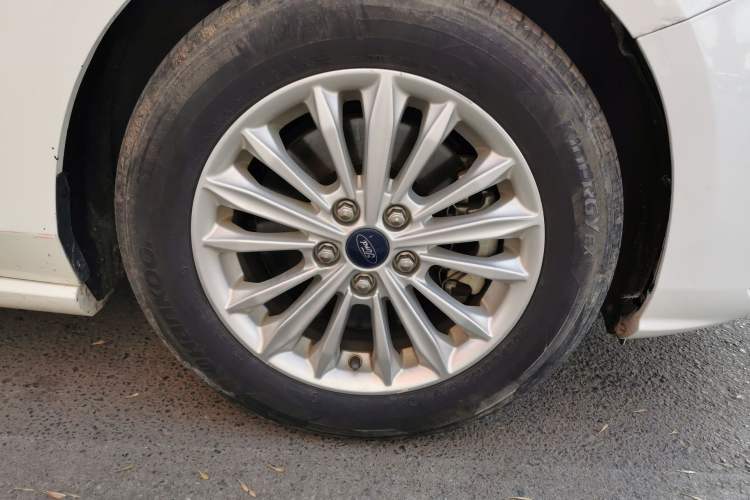 Used Ford Focus 2020 Sedan EcoBoost 180 Automatic Trend Edition Right Front Wheel Hub