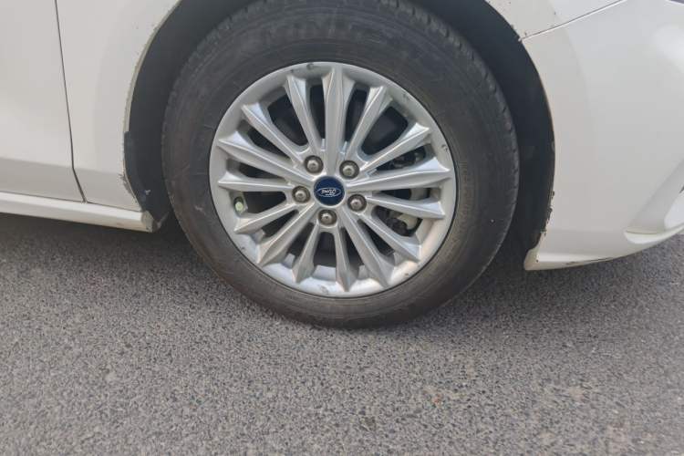 Used Ford Focus 2020 Sedan EcoBoost 180 Automatic Trend Edition Right Front Wheel Hub
