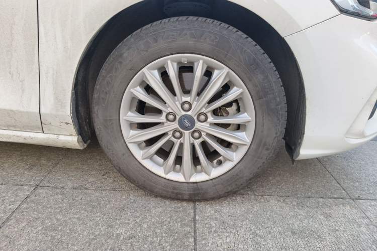 Used Ford Focus 2020 Sedan EcoBoost 180 Automatic Trend Edition Right Front Wheel Hub