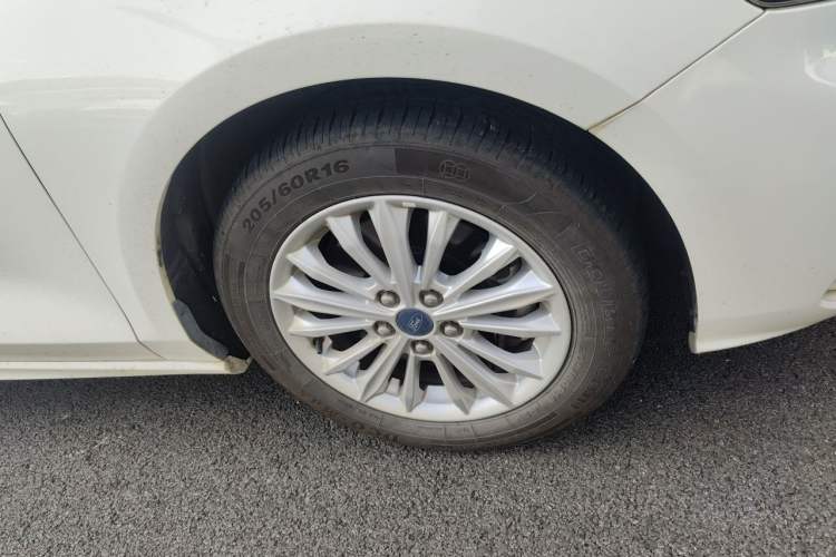 Used Ford Focus 2020 Sedan EcoBoost 180 Automatic Trend Edition Right Front Wheel Hub