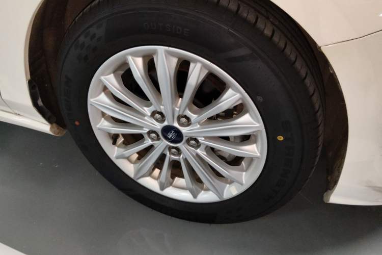 Used Ford Focus 2020 Sedan 1.5L Automatic Sharp Edition Right Front Wheel Hub