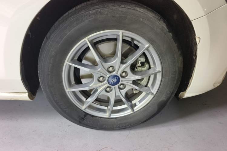 Used Ford Focus 2020 Hatchback EcoBoost 180 Automatic Trend Edition Right Front Wheel Hub