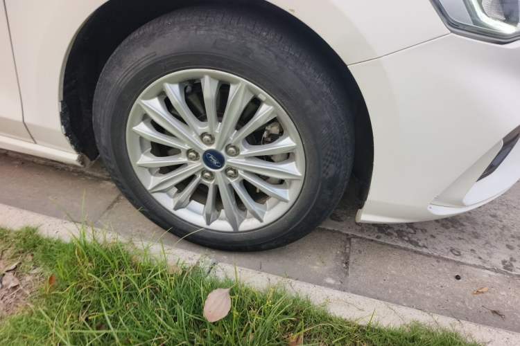 Used Ford Focus 2020 Sedan EcoBoost 180 Automatic Trend Edition Right Front Wheel Hub