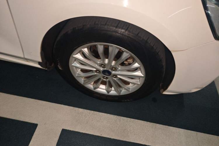 Used Ford Focus 2020 Sedan 1.5L Automatic Sharp Edition Right Front Wheel Hub