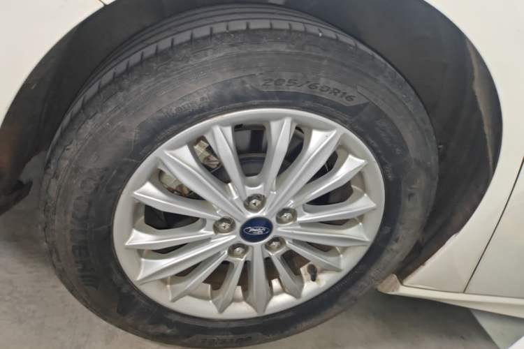 Used Ford Focus 2020 Sedan EcoBoost 180 Automatic Trend Edition Right Rear Wheel Hub