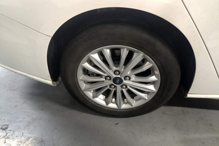 Used Ford Focus 2020 Sedan EcoBoost 180 Automatic Trend Edition Right Rear Wheel Hub