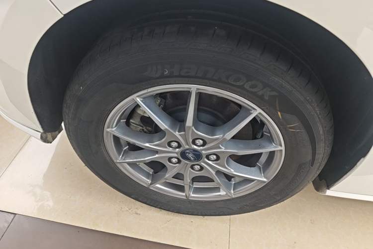 Used Ford Focus 2020 Hatchback EcoBoost 180 Automatic Trend Edition Right Rear Wheel Hub