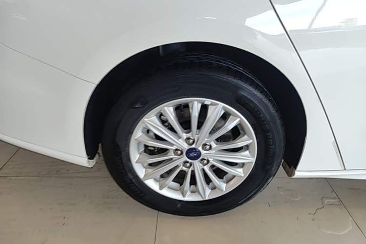 Used Ford Focus 2020 Sedan EcoBoost 180 Automatic Trend Edition Right Rear Wheel Hub
