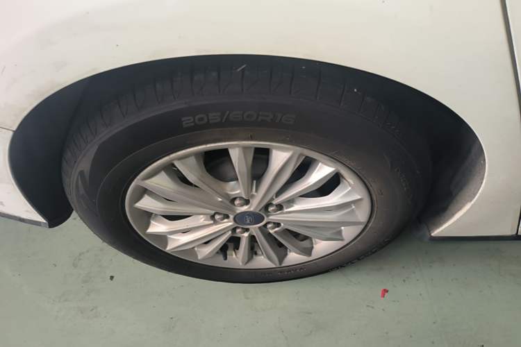 Used Ford Focus 2020 Sedan EcoBoost 180 Automatic Trend Edition Right Rear Wheel Hub