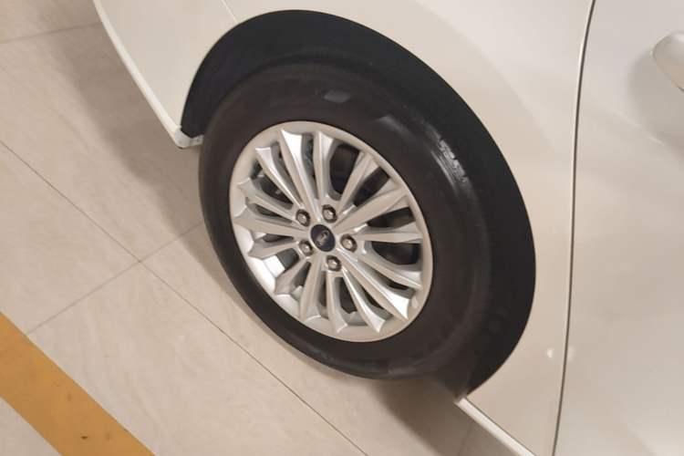 Used Ford Focus 2020 Sedan EcoBoost 180 Automatic Trend Edition Right Rear Wheel Hub