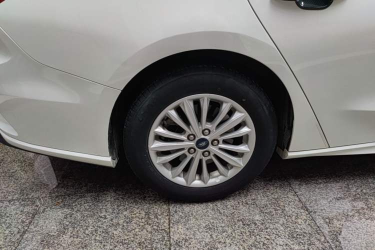 Used Ford Focus 2020 Sedan EcoBoost 180 Automatic Trend Edition Right Rear Wheel Hub
