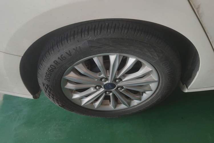 Used Ford Focus 2020 Sedan EcoBoost 180 Automatic Trend Edition Right Rear Wheel Hub