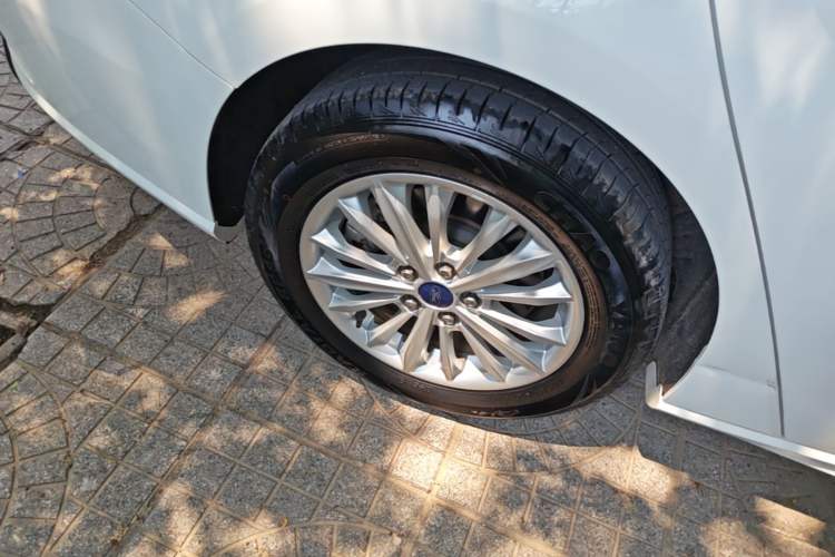 Used Ford Focus 2020 Sedan EcoBoost 180 Automatic Trend Edition Right Rear Wheel Hub
