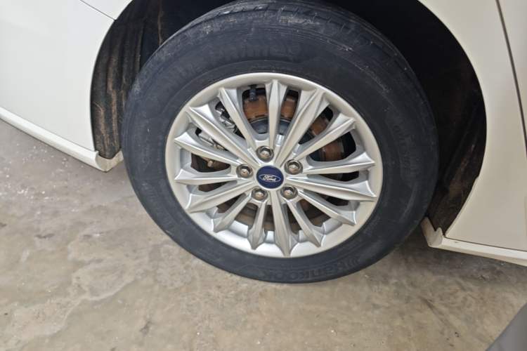 Used Ford Focus 2020 Sedan EcoBoost 180 Automatic Trend Edition Right Rear Wheel Hub