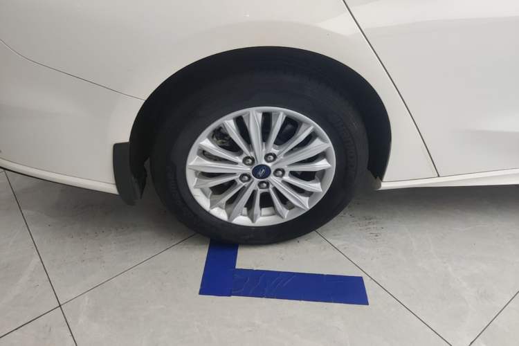 Used Ford Focus 2020 Sedan EcoBoost 180 Automatic Trend Edition Right Rear Wheel Hub
