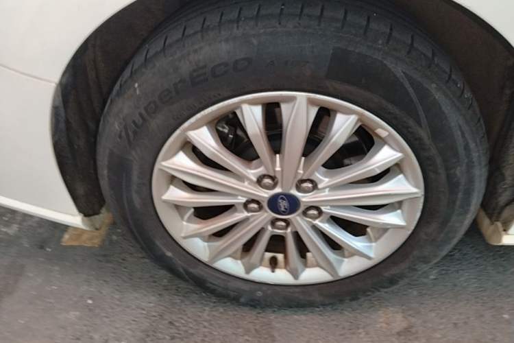 Used Ford Focus 2020 Sedan EcoBoost 180 Automatic Trend Edition Right Rear Wheel Hub