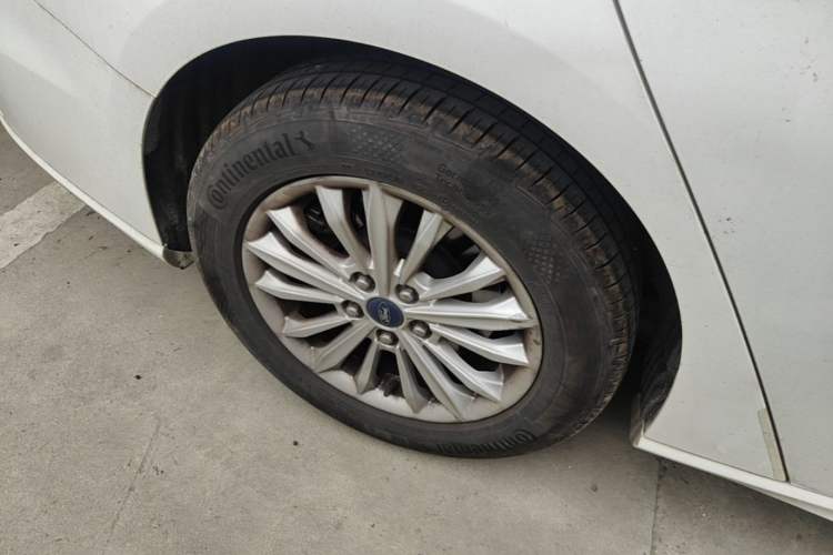 Used Ford Focus 2020 Sedan EcoBoost 180 Automatic Trend Edition Right Rear Wheel Hub