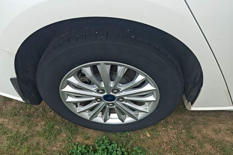 Used Ford Focus 2020 Sedan EcoBoost 180 Automatic Trend Edition Right Rear Wheel Hub