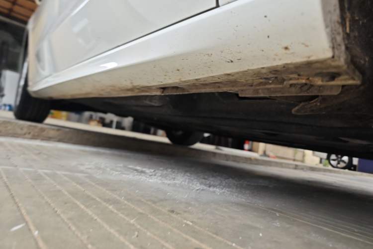 Used Ford Focus 2020 Sedan EcoBoost 180 Automatic Trend Edition Right Side Sill