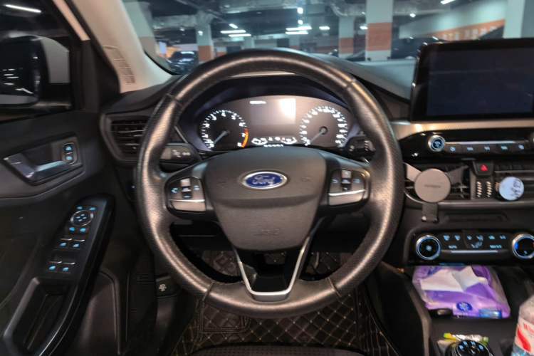 Used Ford Focus 2020 Sedan EcoBoost 180 Automatic Trend Edition Steering Wheel