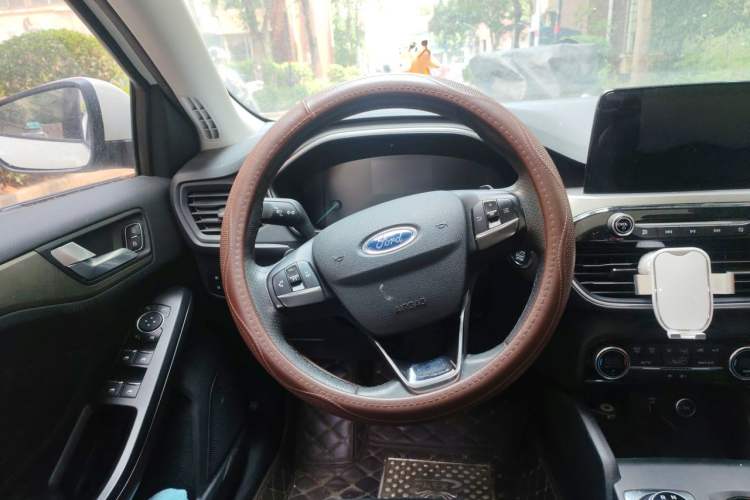 Used Ford Focus 2020 Sedan EcoBoost 180 Automatic Trend Edition Steering Wheel
