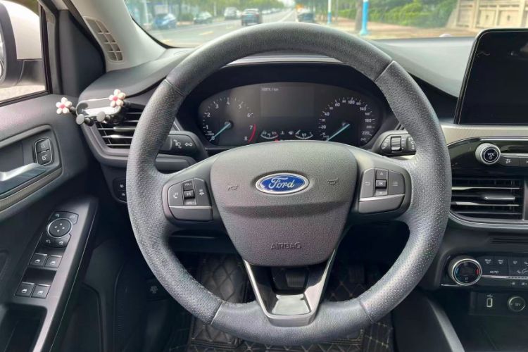 Used Ford Focus 2020 Hatchback EcoBoost 180 Automatic Trend Edition Steering Wheel