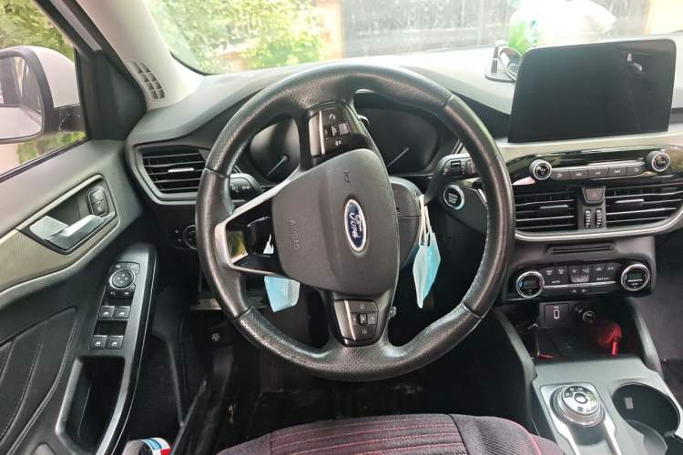 Used Ford Focus 2020 Sedan EcoBoost 180 Automatic Trend Edition Steering Wheel