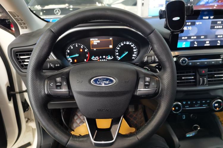 Used Ford Focus 2020 Hatchback EcoBoost 180 Automatic Trend Edition Steering Wheel