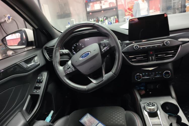 Used Ford Focus 2020 Sedan EcoBoost 180 Automatic Titanium Edition Steering Wheel