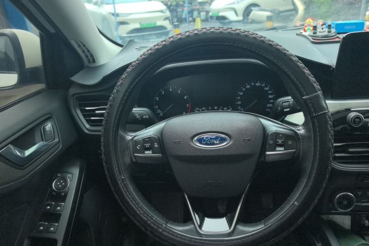Used Ford Focus 2020 Sedan EcoBoost 180 Automatic Trend Edition Steering Wheel