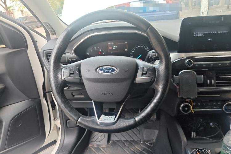Used Ford Focus 2020 Sedan EcoBoost 180 Automatic Trend Edition Steering Wheel