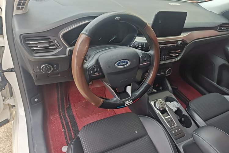 Used Ford Focus 2020 Sedan EcoBoost 180 Automatic Trend Edition Steering Wheel