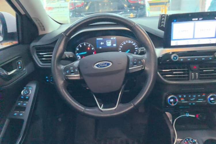 Used Ford Focus 2020 Hatchback EcoBoost 180 Automatic Trend Edition Steering Wheel