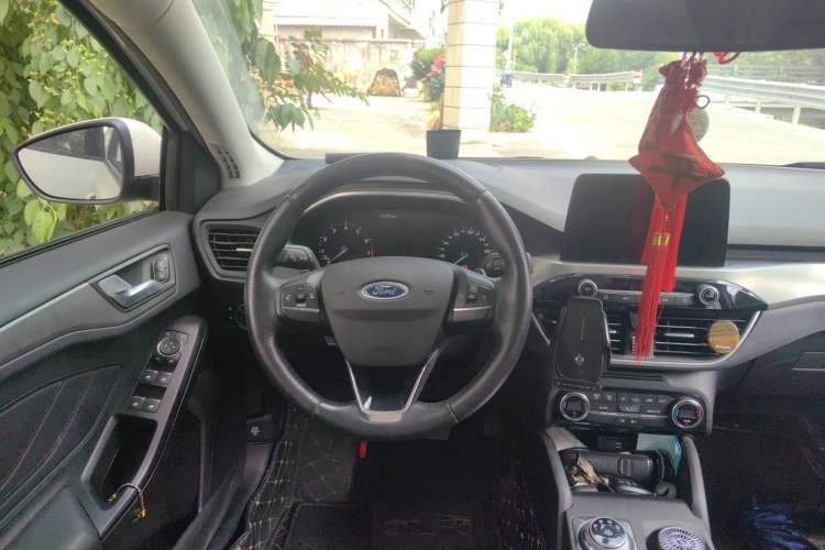Used Ford Focus 2020 Sedan EcoBoost 180 Automatic Trend Edition Steering Wheel