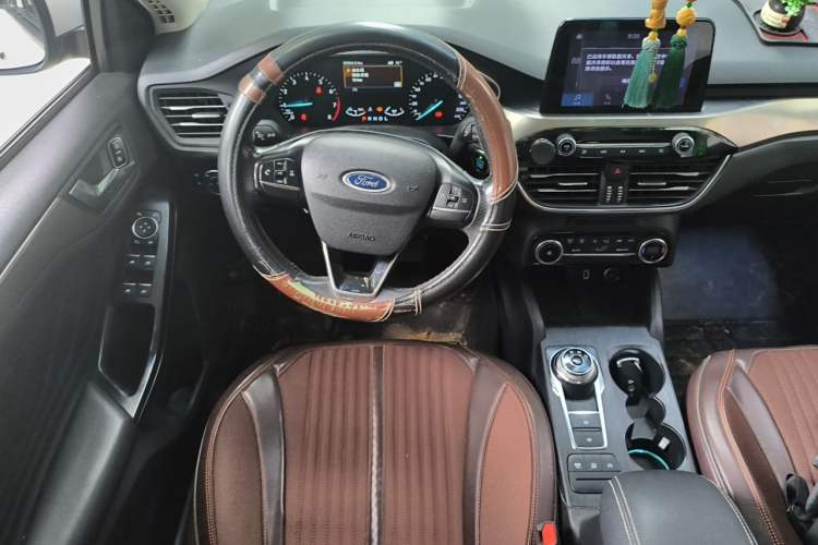 Used Ford Focus 2020 Sedan EcoBoost 180 Automatic Trend Edition Steering Wheel